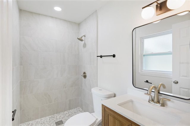 818 Ballard St, Altamonte Springs, FL 32701 - full bath featuring toilet, a tile shower, vanity, and recessed lighting