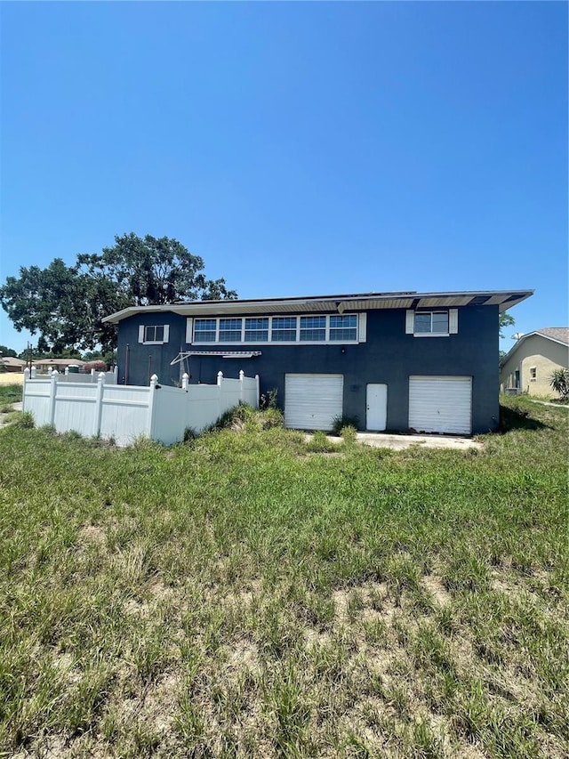 848 Wildabon Ave, Lake Wales, FL 33853 - back of property with stucco siding and an attached garage