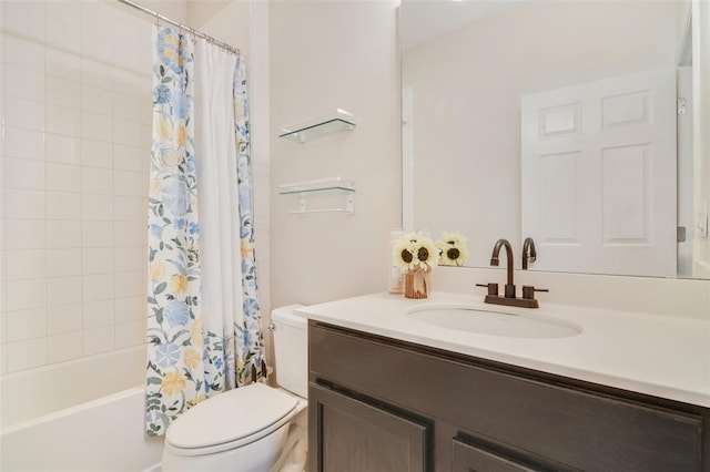 8042 Glenlloyd Ave, Winter Garden, FL 34787 - full bath with toilet, vanity, and shower / bathtub combination with curtain