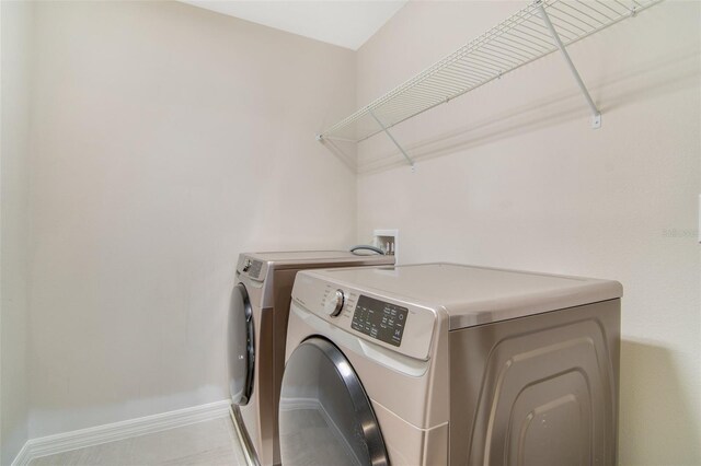 8042 Glenlloyd Ave, Winter Garden, FL 34787 - laundry area featuring independent washer and dryer and baseboards