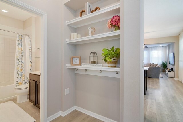 8042 Glenlloyd Ave, Winter Garden, FL 34787 - corridor featuring light wood-style floors