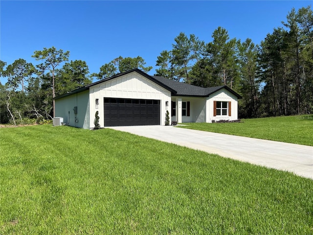 814 Gator Ln, Deltona, FL 32738 - modern farmhouse style home featuring a garage, a front yard, driveway, and central AC