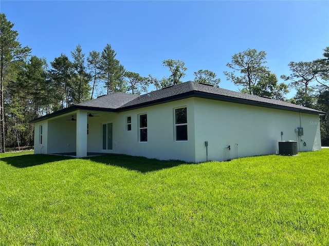 814 Gator Ln, Deltona, FL 32738 - rear view of house featuring stucco siding, a ceiling fan, cooling unit, and a lawn