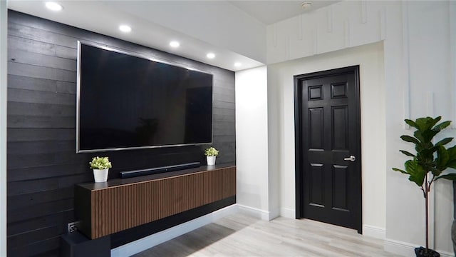 1025 Belvoir Dr, Kissimmee, FL 34744 - entryway featuring light wood finished floors, recessed lighting, baseboards, and wooden walls