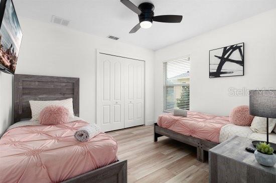 252 Barbera Dr, Davenport, FL 33897 - bedroom with light wood finished floors, a closet, and ceiling fan