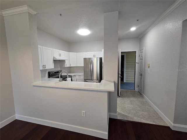 2572 Robert Trent Jones Dr Unit 1227, Orlando, FL 32835 - kitchen with stainless steel appliances, under cabinet range hood, light countertops, baseboards, and crown molding