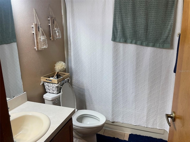 4926 Reginald Rd, Orlando, FL 32829 - full bath featuring toilet, vanity, a textured wall, and curtained shower