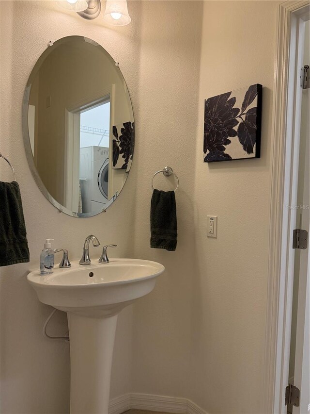 2495 Palm Tree Dr, Kissimmee, FL 34759 - bathroom featuring washer / clothes dryer and a sink