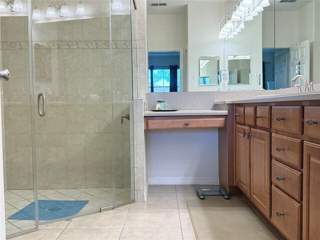 2495 Palm Tree Dr, Kissimmee, FL 34759 - full bath featuring tile patterned floors, vanity, and a stall shower