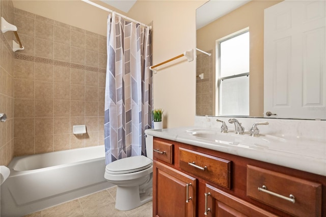 3759 Eagle Isle Cir, Kissimmee, FL 34746 - full bath featuring toilet, vanity, shower / bath combination with curtain, and tile patterned floors