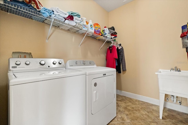 3759 Eagle Isle Cir, Kissimmee, FL 34746 - laundry area featuring washing machine and dryer, baseboards, and light tile patterned flooring
