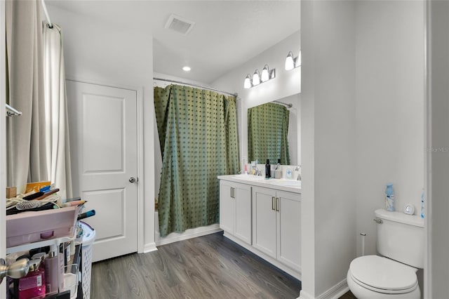 685 Overpool Ave, Davenport, FL 33896 - full bathroom with vanity, wood finished floors, and curtained shower