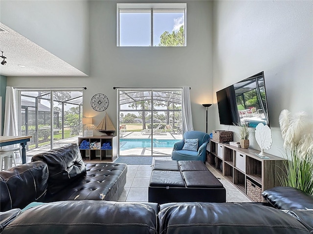 1426 Park Park, Haines City, FL 33844 - living area featuring a high ceiling, a sunroom, and a textured ceiling