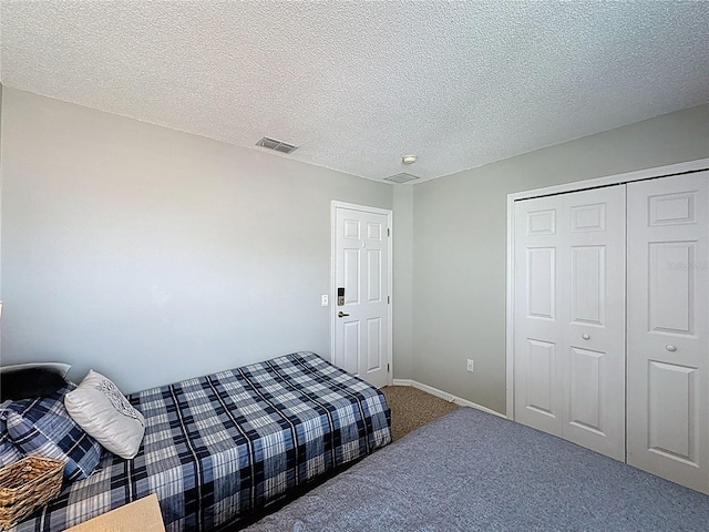 1426 Park Park, Haines City, FL 33844 - carpeted bedroom featuring a closet and a textured ceiling