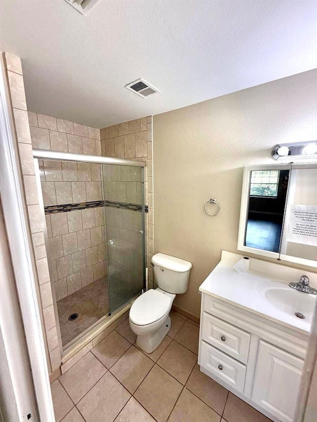 1001 Plantation Dr Unit E1, Kissimmee, FL 34741 - full bath featuring vanity, toilet, a shower stall, a textured ceiling, and tile patterned floors