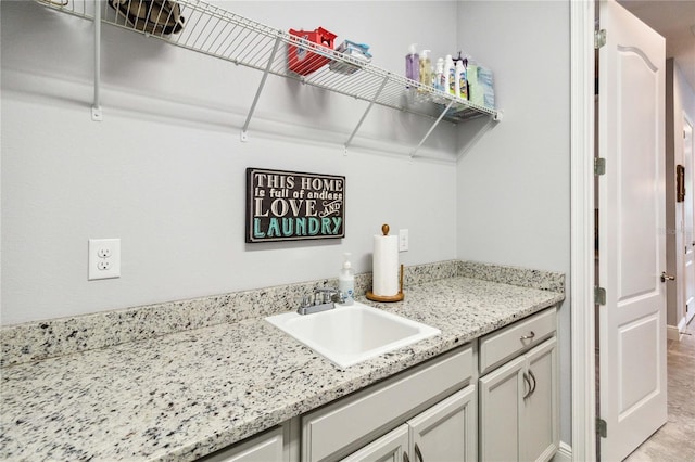 5025 Sunfalls Ave, Saint Cloud, FL 34772 - washroom with a sink