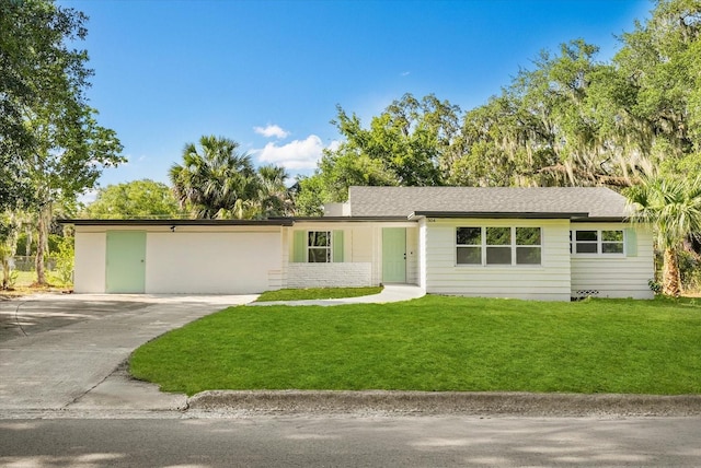 304 W 24th St, Sanford, FL 32771 - view of front of property featuring a front yard and driveway