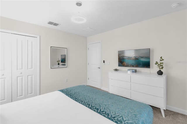 1560 Maidstone Ct, Davenport, FL 33896 - bedroom featuring baseboards, light carpet, and a closet