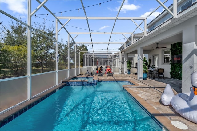 1560 Maidstone Ct, Davenport, FL 33896 - view of swimming pool featuring a patio area, a pool with connected hot tub, a ceiling fan, and glass enclosure