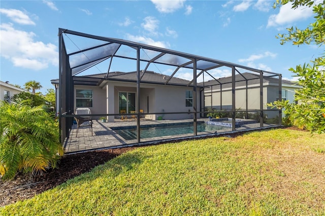11330 Burgundy Dr, Venice, FL 34293 - back of property featuring a lawn, an outdoor pool, a patio area, stucco siding, and glass enclosure