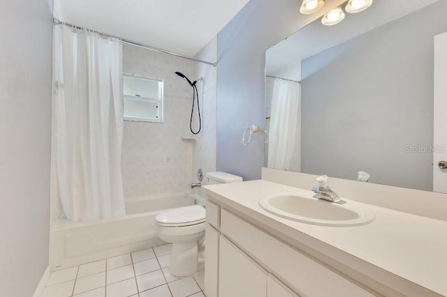 6555 Bay Tree Ct, Saint Cloud, FL 34771 - full bath featuring tile patterned floors, shower / tub combo, vanity, and toilet
