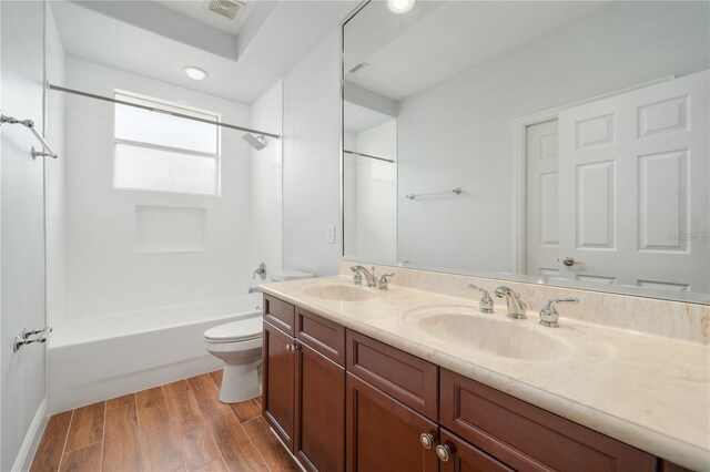 2333 Pinehurst Ct, Davenport, FL 33837 - bathroom with double vanity, toilet, washtub / shower combination, and wood finished floors
