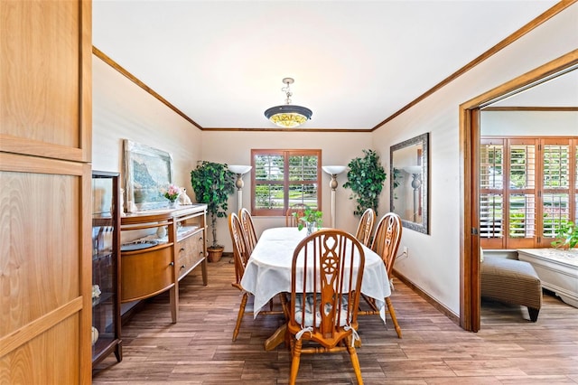 1096 Dyson Dr, Winter Springs, FL 32708 - dining area featuring crown molding, light wood-type flooring, and baseboards