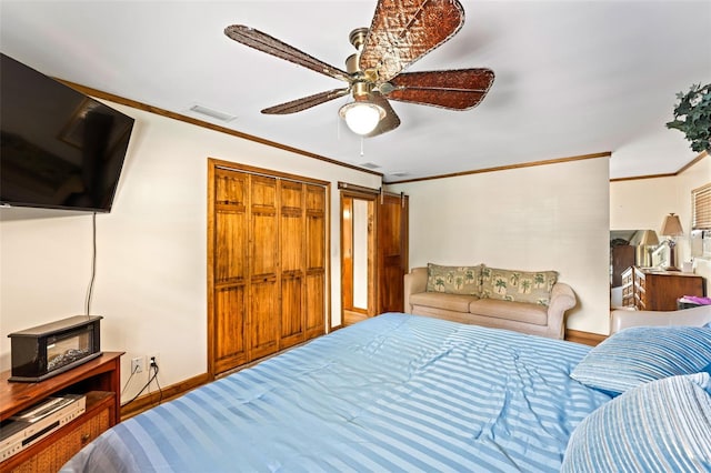1096 Dyson Dr, Winter Springs, FL 32708 - bedroom with crown molding, baseboards, a ceiling fan, and wood finished floors