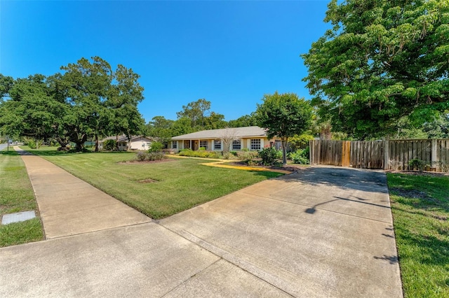 1096 Dyson Dr, Winter Springs, FL 32708 - single story home featuring driveway