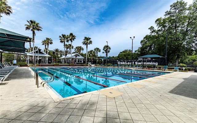 575 Oakleaf Plantation Pkwy Unit 515, Orange Park, FL 32065 - community pool with a patio area