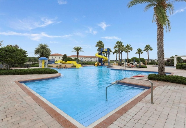 4053 Redbridge Loop, Davenport, FL 33837 - community pool with a water slide, a water play area, and a patio area