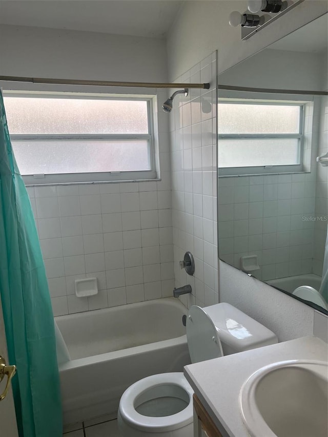 123 S Roma Way, Kissimmee, FL 34746 - bathroom featuring plenty of natural light, shower / bath combo, toilet, and vanity