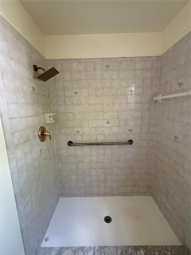 6489 Creation St, Saint Cloud, FL 34771 - full bath featuring a tile shower