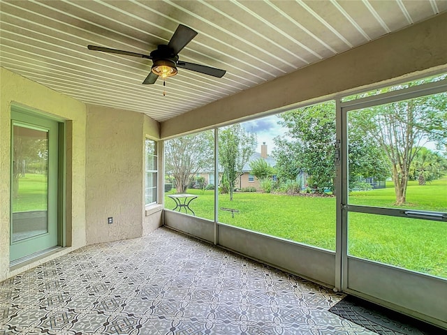 30 Lake Diamond Ave, Ocala, FL 34472 - unfurnished sunroom with a ceiling fan