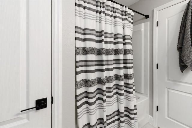 3211 Sweet Acres Pl, Saint Cloud, FL 34772 - bathroom featuring shower / bathtub combination with curtain