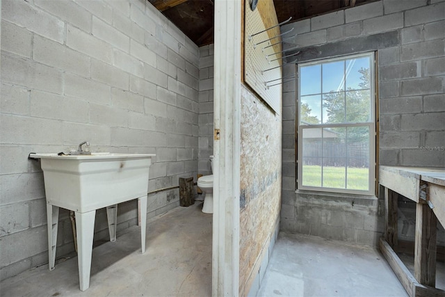 6479 Apple St, Saint Cloud, FL 34771 - bathroom with toilet and concrete floors
