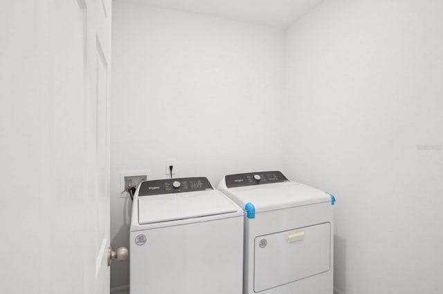 3214 Viceroy Ct, Kissimmee, FL 34759 - laundry area with washer and clothes dryer