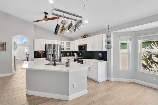 501 Dunoon St, Ocoee, FL 34761 - kitchen with appliances with stainless steel finishes, a sink, lofted ceiling, tasteful backsplash, and light wood finished floors