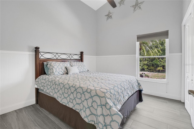 501 Dunoon St, Ocoee, FL 34761 - bedroom featuring wainscoting, lofted ceiling, and light wood-style floors
