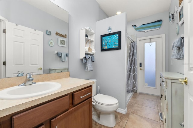 1760 Boat Launch Rd, Kissimmee, FL 34746 - full bath featuring toilet, vanity, a shower with curtain, and tile patterned floors