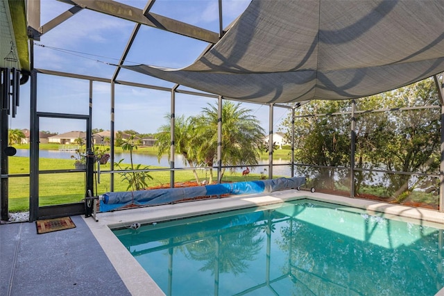 1760 Boat Launch Rd, Kissimmee, FL 34746 - view of pool with glass enclosure, a covered pool, a water view, and a lawn