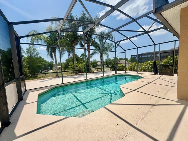 315 Wildflower Rd, Davenport, FL 33837 - swimming pool featuring a patio and glass enclosure