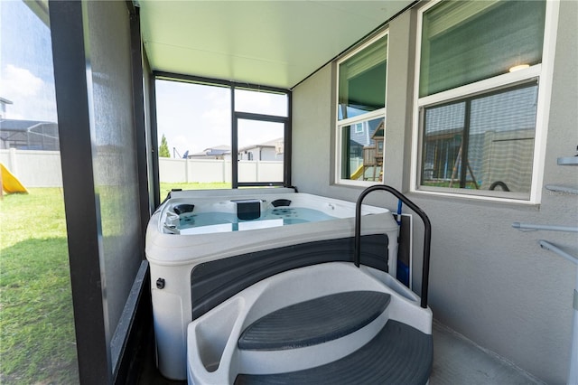 3442 Monaco Ln, Davenport, FL 33897 - sunroom featuring a jacuzzi