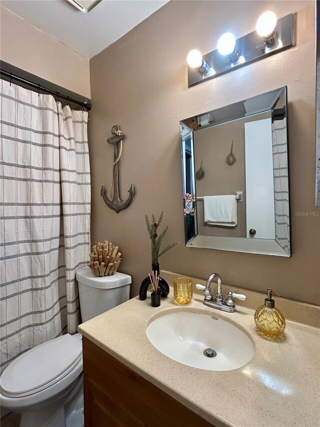 13 W Marbrisa Way, Kissimmee, FL 34743 - full bath with vanity, toilet, and curtained shower