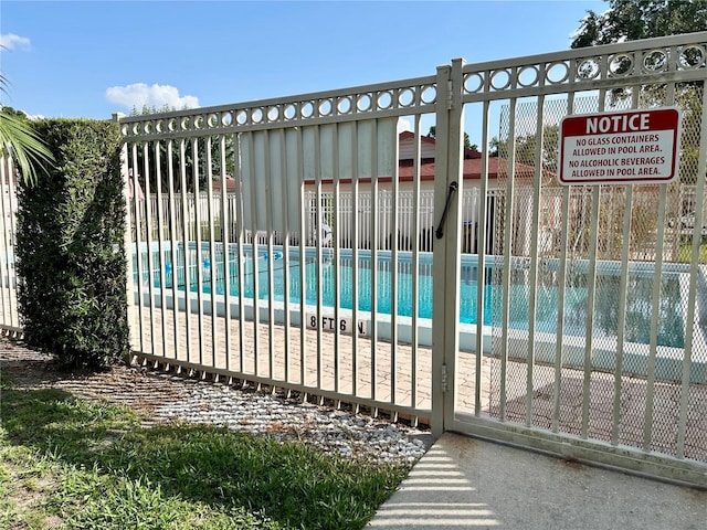 13 W Marbrisa Way, Kissimmee, FL 34743 - view of community pool
