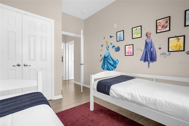 2307 Silver Palm Dr Unit 304, Kissimmee, FL 34747 - bedroom featuring dark wood-type flooring, baseboards, and a closet