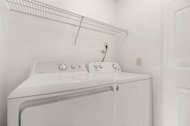 1914 Ellery Ln, Kissimmee, FL 34746 - laundry room featuring independent washer and dryer