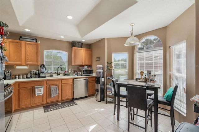 2912 Lazlo Ln, Orlando, FL 32837 - kitchen featuring appliances with stainless steel finishes, a sink, light countertops, recessed lighting, and decorative light fixtures