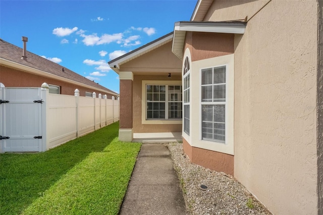 2912 Lazlo Ln, Orlando, FL 32837 - property entrance featuring stucco siding and a gate
