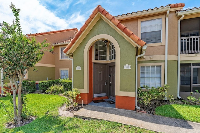 437 Fountainhead Cir Unit 283, Kissimmee, FL 34741 - property entrance featuring stucco siding and a tile roof